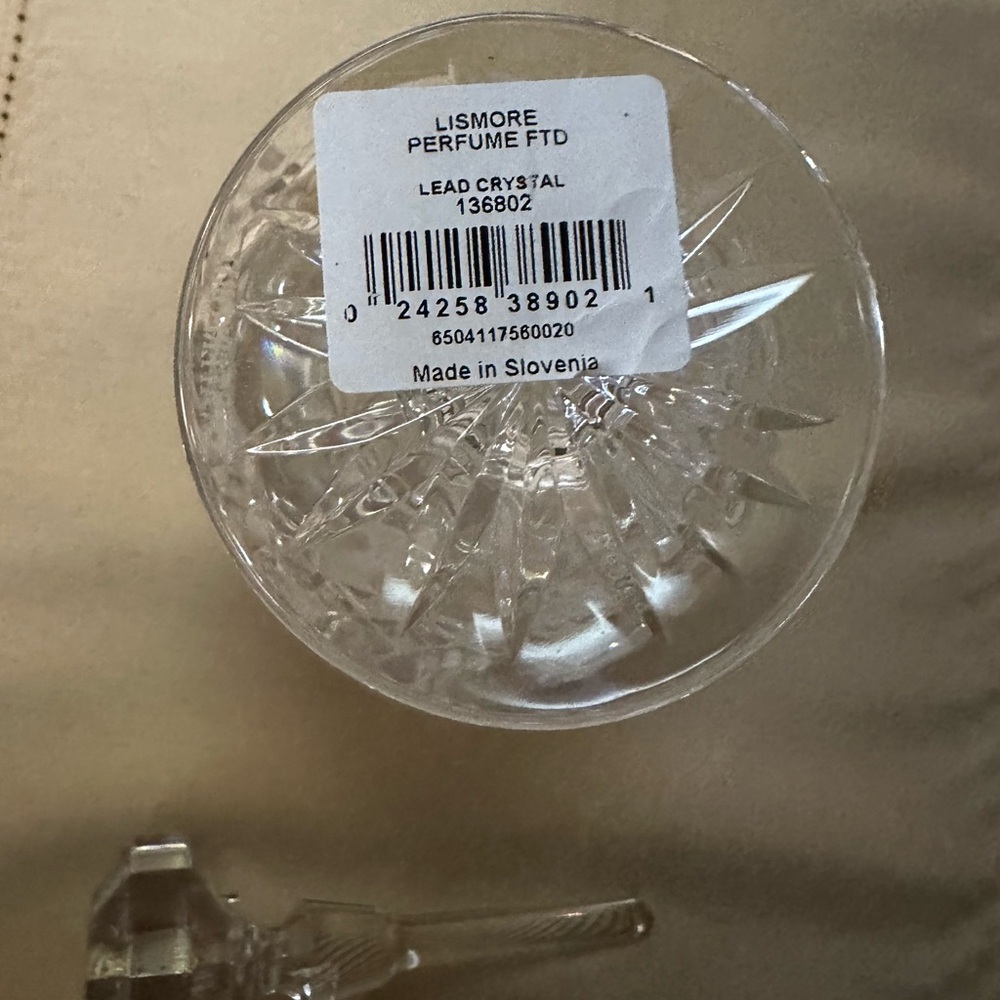 Elegant lead crystal perfume bottle - Picture 3 of 3